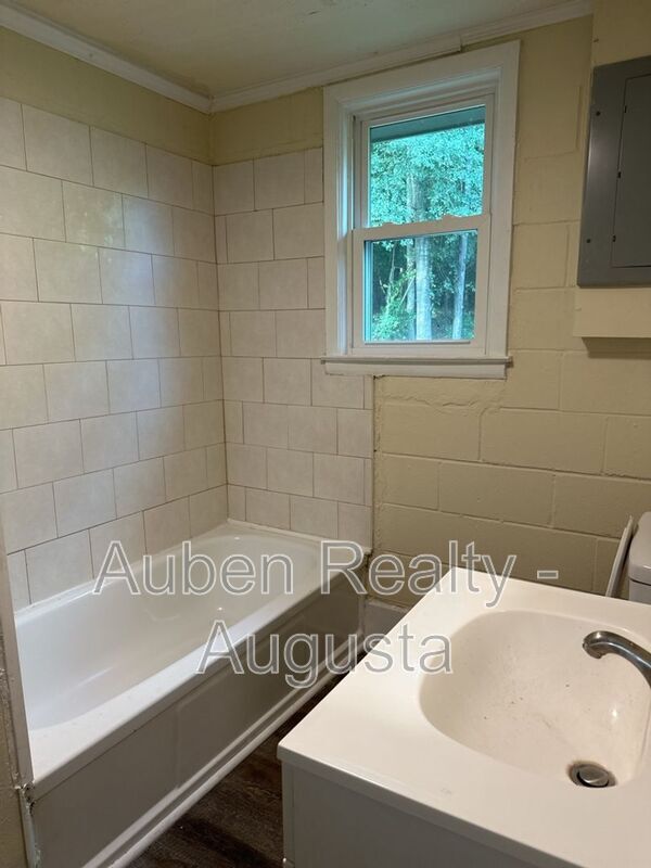 Building Photo - 4432 Wrightsboro Rd