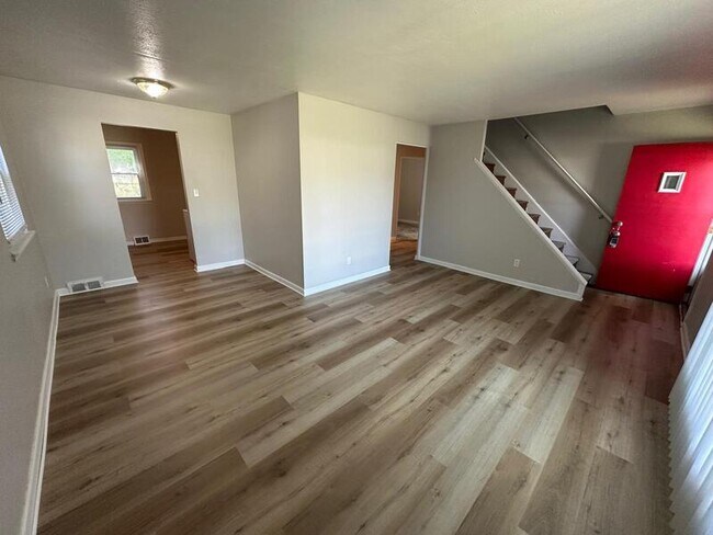 Foto del edificio - 26500 Drakefield Ave