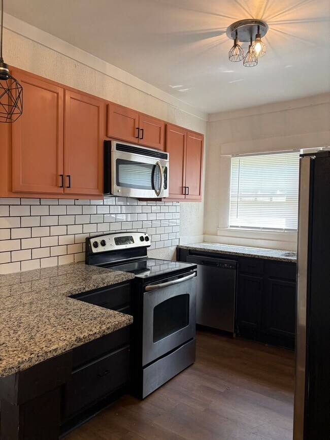 Foto del edificio - 1227 8th Ave W
