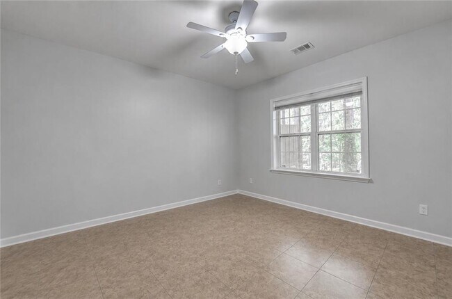 Foto del edificio - 3977 Howell Park Rd