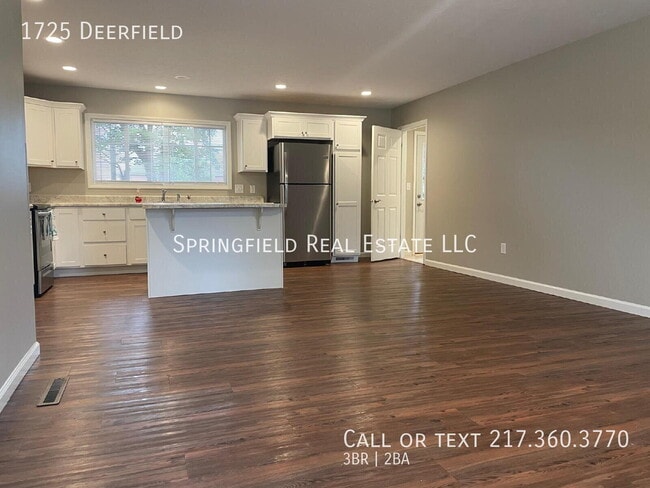 Building Photo - 1725 Deerfield-