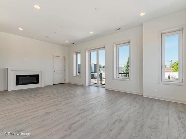 Foto del edificio - 7355 W Grand Ave