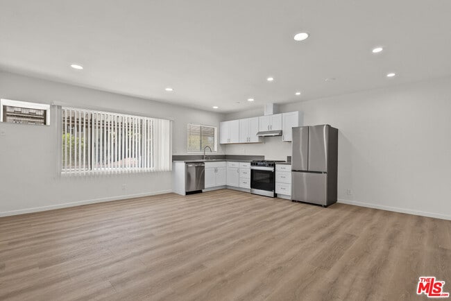 Building Photo - 628 Huntley Dr