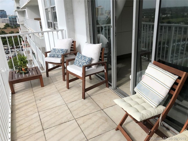 Foto del edificio - 2851 NE 183rd St