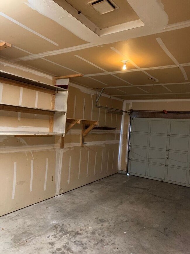 Foto del edificio - Beautiful 2 bed, 2 bath Duplex located in ...