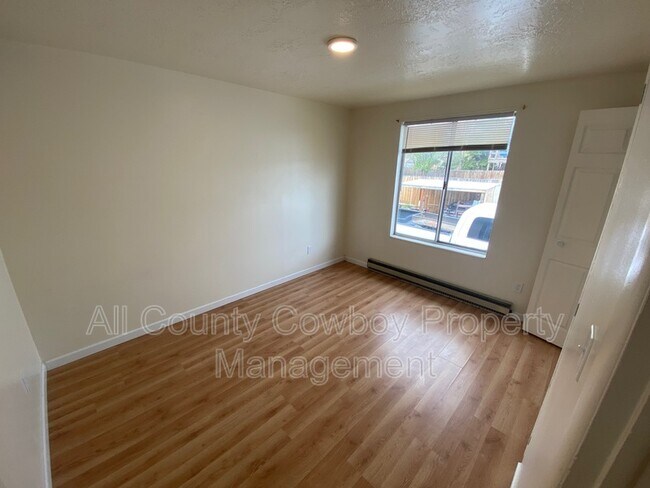 Building Photo - 704 Ferris Ct