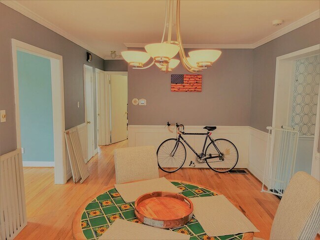 Foto del edificio - Remodeled 4 bedroom 2 full brick bath cape...