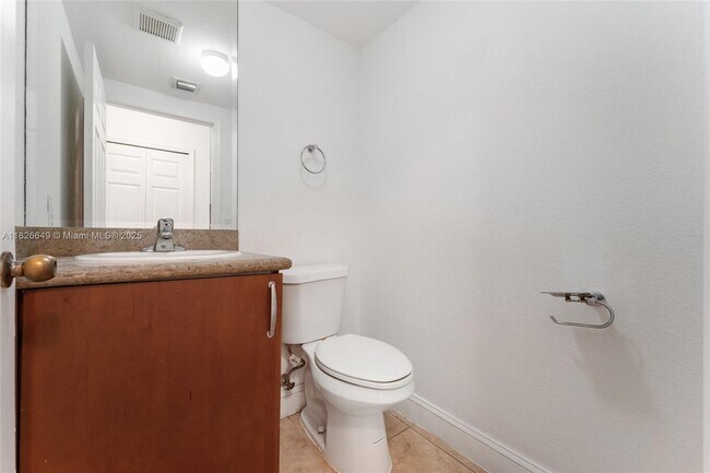 Foto del edificio - 18032 NW 74th Ct