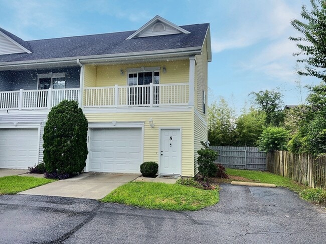 Building Photo - 6500 Colonial Dr