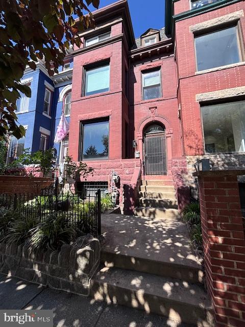 Primary Photo - 1938 1st St NW
