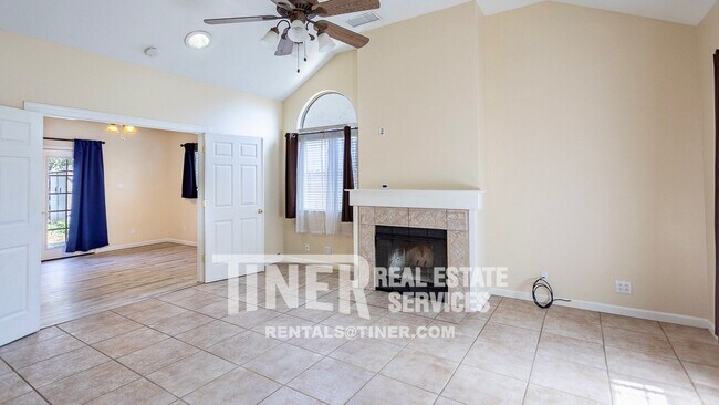 Foto del edificio - 1036 McRae Way