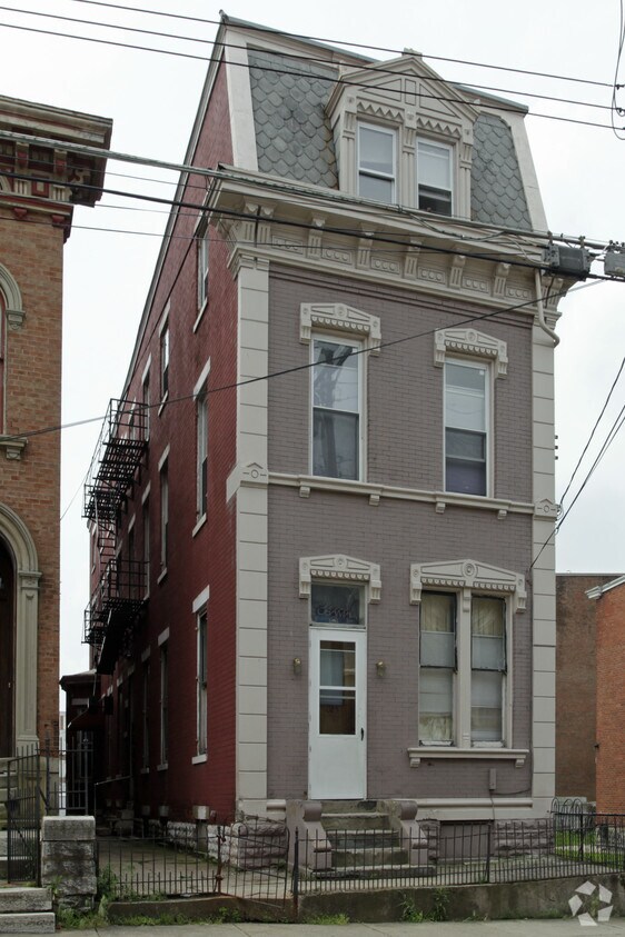 Primary Photo - 1025 Dayton St