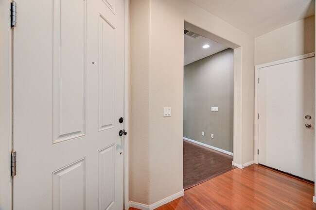 Foto del edificio - 4421 Desert Home Ave