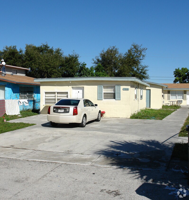 Primary Photo - 706 SW 4th Ter