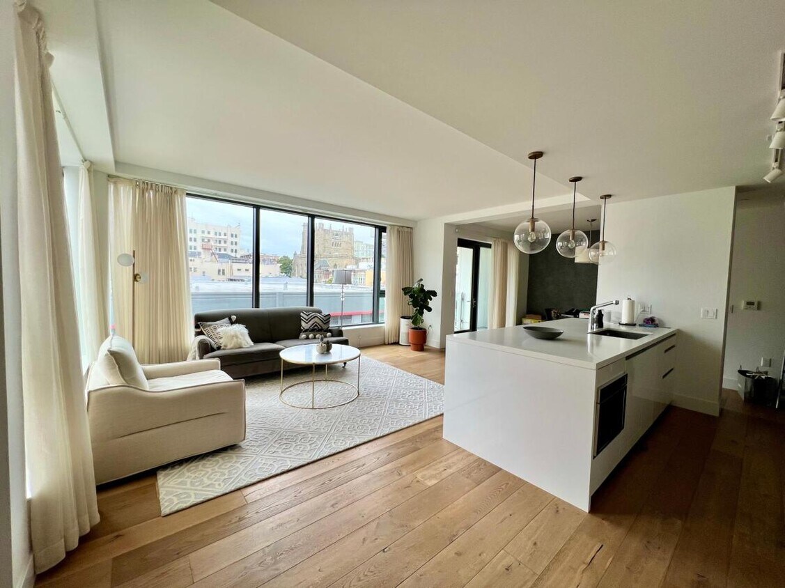 Living Room - 1450 Franklin St