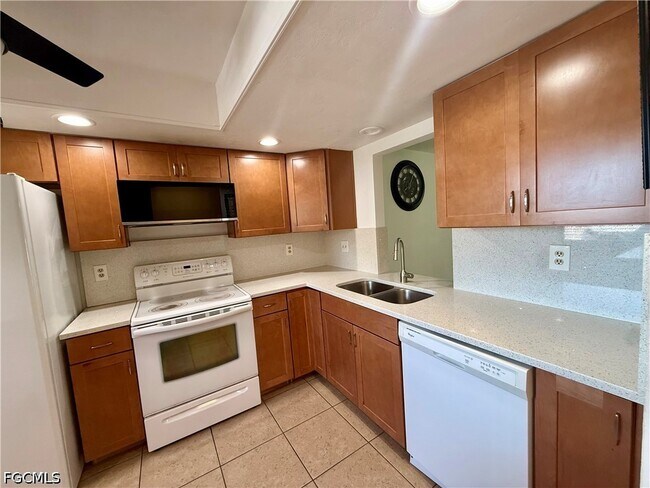 Foto del edificio - 1429 Cape Coral Pkwy W