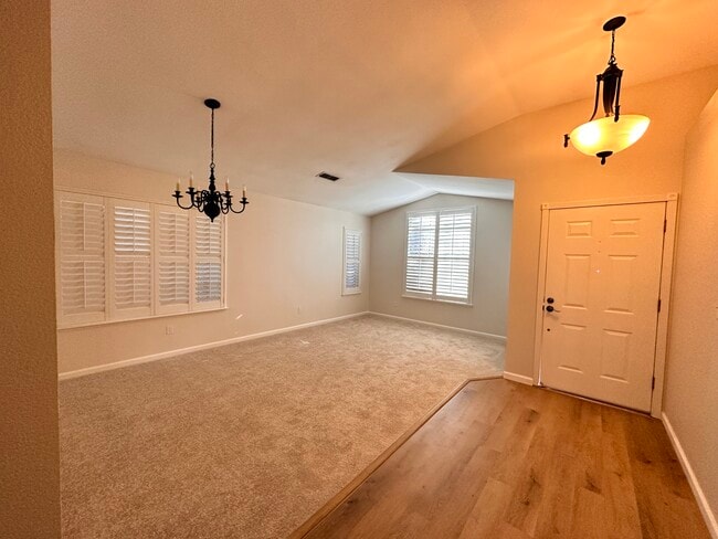 Foto del edificio - 4976 Mesa Ridge Dr