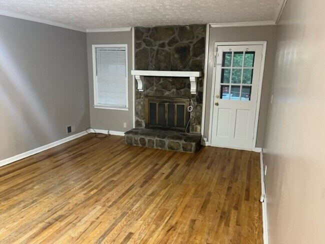 Building Photo - 2090 Moon Dr SW