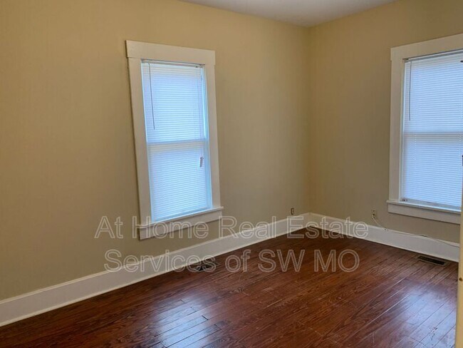 Building Photo - 1510 E McDaniel St