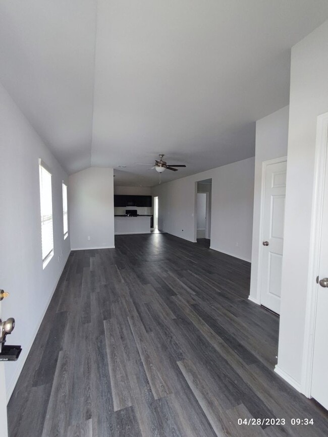 Foto del edificio - First Month Free!