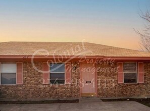 Building Photo - 106 Horseshoe Dr