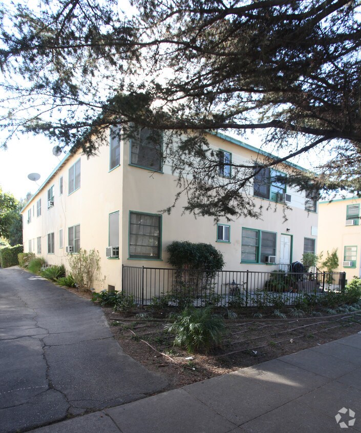 Building Photo - 4230-4250 Los Feliz Blvd