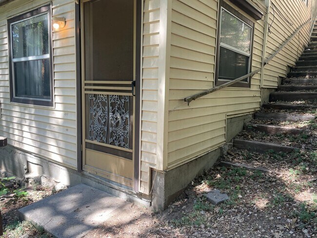 Foto del edificio - 3 bedroom 3 bath in Crestline.
