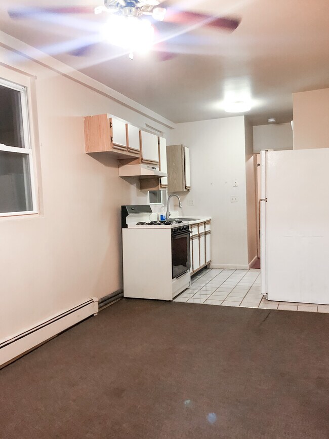Kitchen - 416 6th St