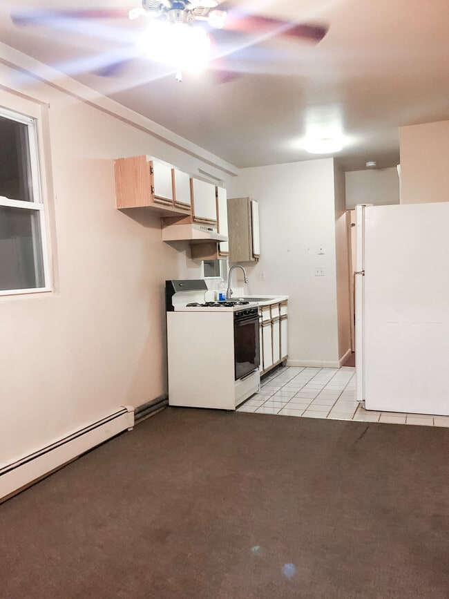 Kitchen - 416 6th St