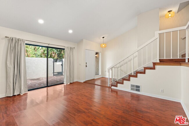Building Photo - 6021 Lindley Ave