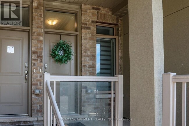Building Photo - 5016-5016 Serena Dr