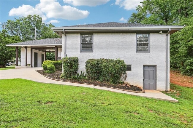 Building Photo - 3731 N Druid Hills Rd