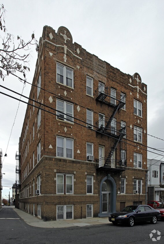 Primary Photo - 17-19 Van Reypen St
