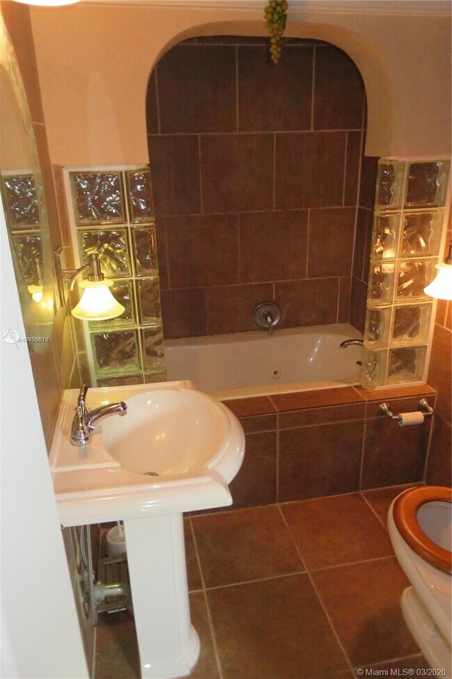 Building Photo - 7460  Woodmont  102 Tamarac Fl 33321
