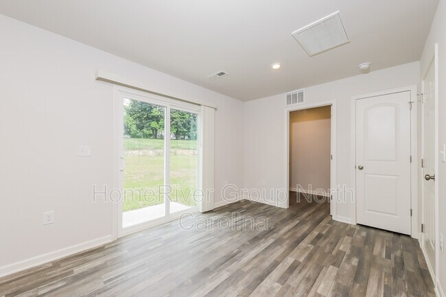 Building Photo - 749 Oak Bend Dr