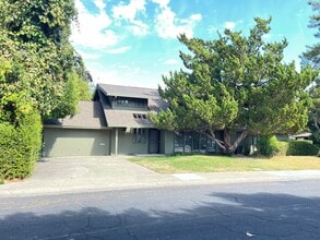 Building Photo - 6531 Lake Park Dr