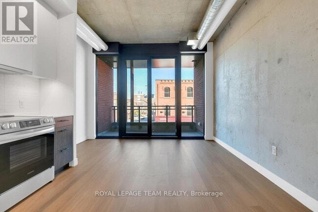 Building Photo - 10 James St