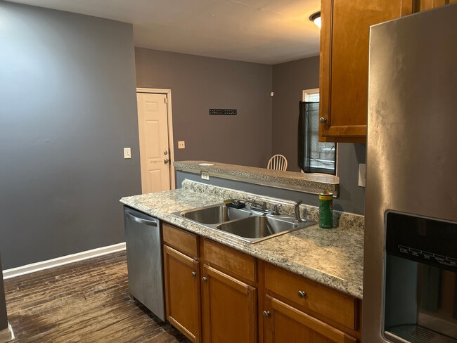 Foto del edificio - Room in Duplex on Ridge Ave NW