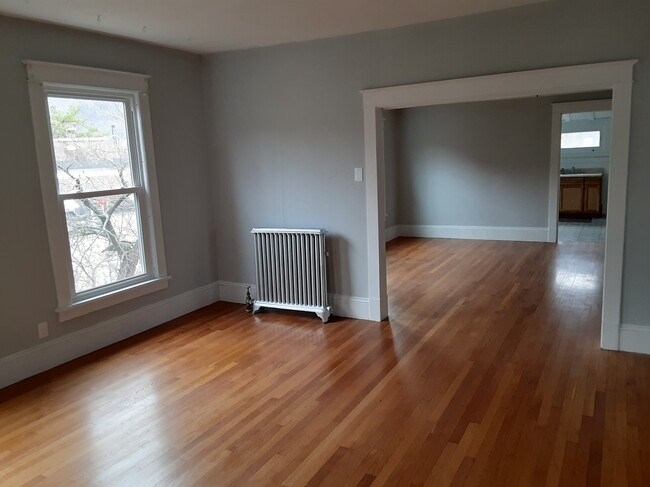 Living Room - 37 Wall St