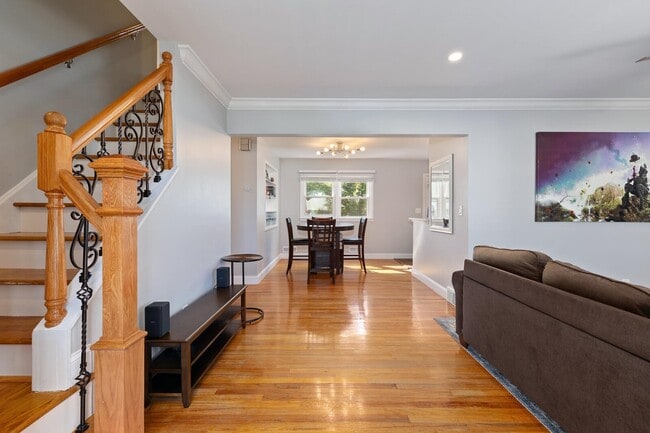 Building Photo - 47 Blondel Dr