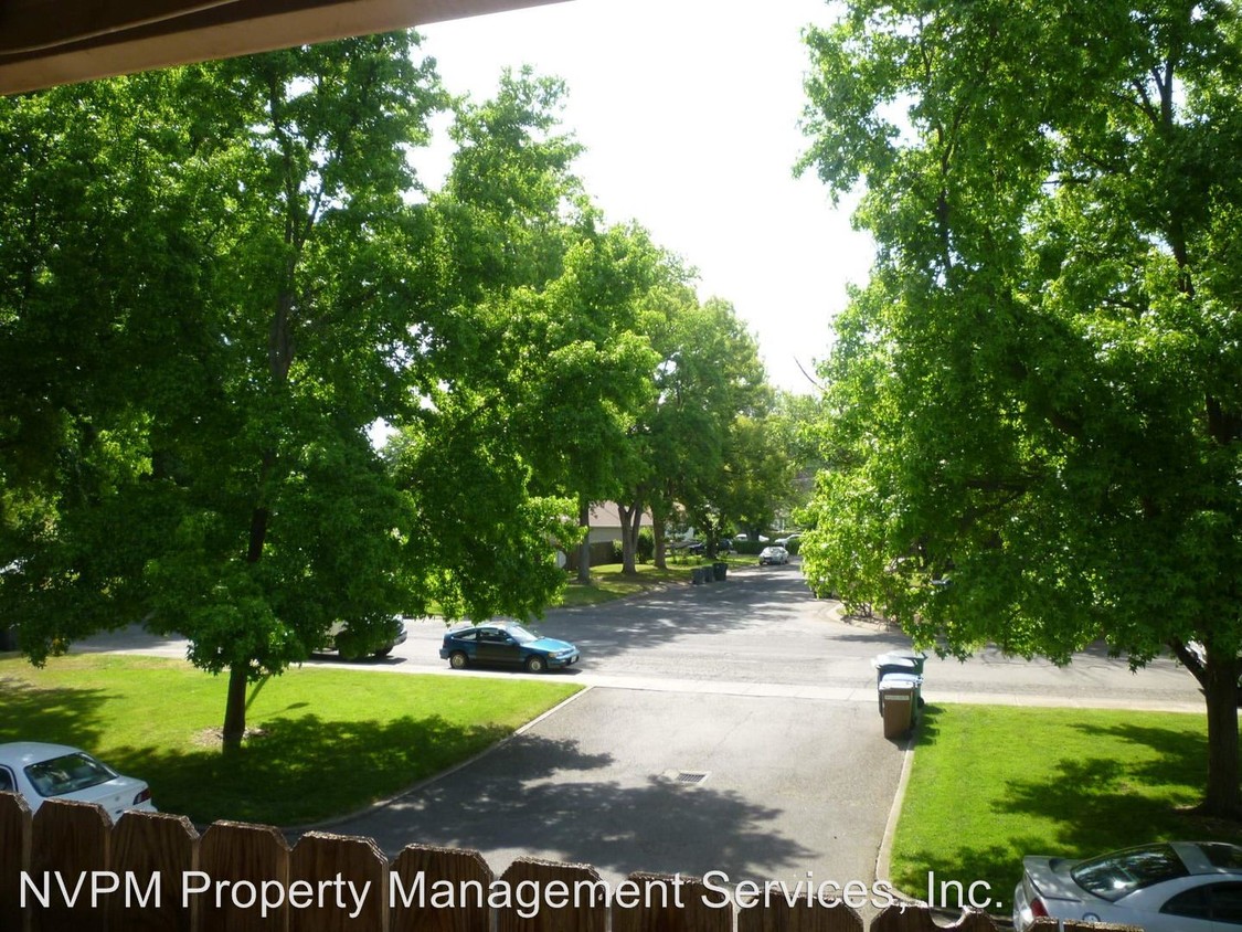 Primary Photo - 390 White Ave
