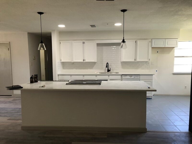 Foto principal - 804 Hilltop Dr