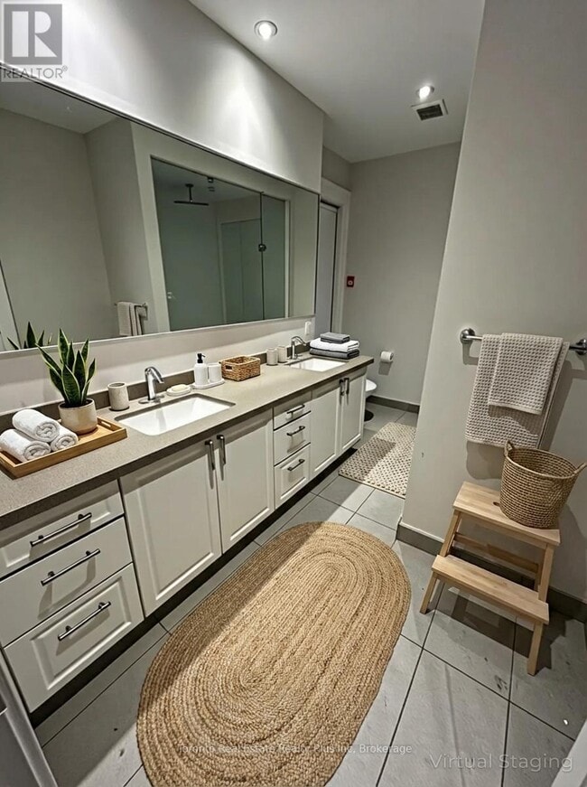 Building Photo - 67 Gloucester St