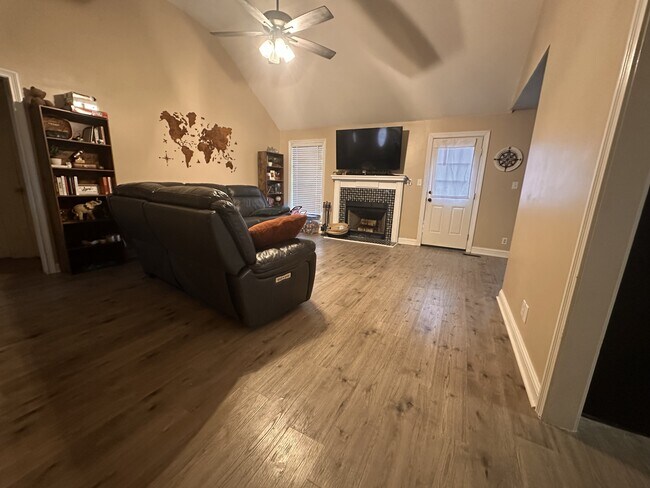 Foto del edificio - 1072 Cindy Jo Ct