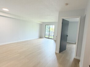 Building Photo - 2950 Elsmere Ave