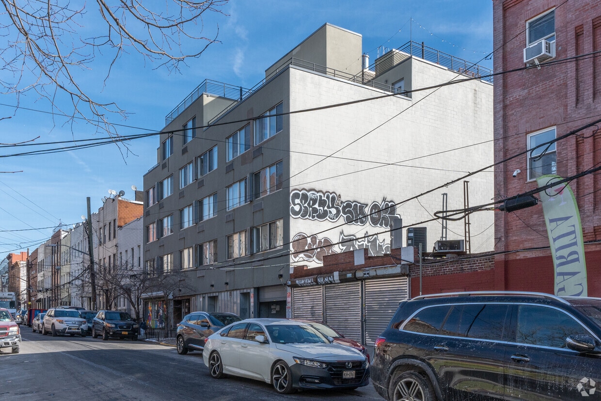 Primary Photo - 286 Stanhope St