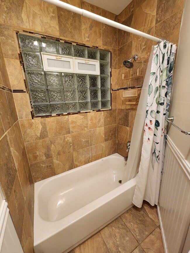 baño - 380 Grant St