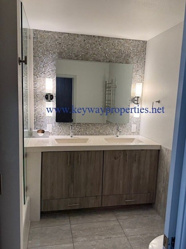Building Photo - Welcome to Your New Home in NE Heights – S...