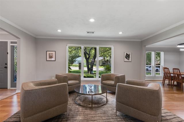 Foto del edificio - 3843 Regent Dr