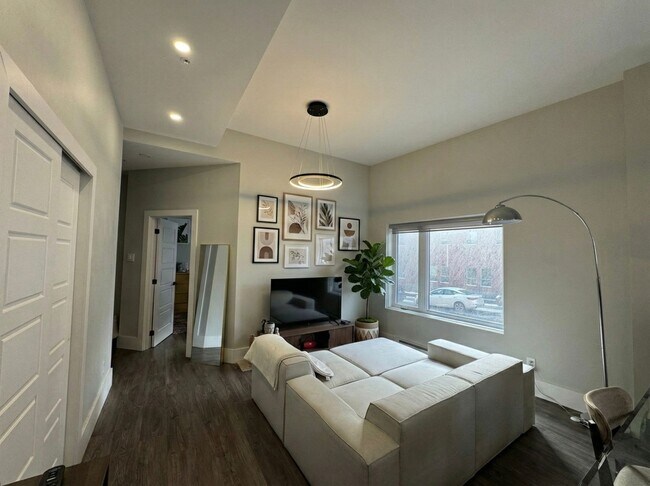 Building Photo - 1556 Saint-Antoine